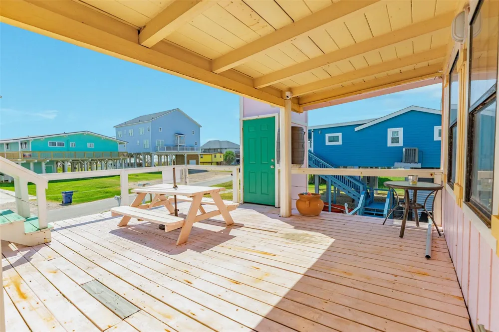 922 Seashell Drive Freeport, TX 77541