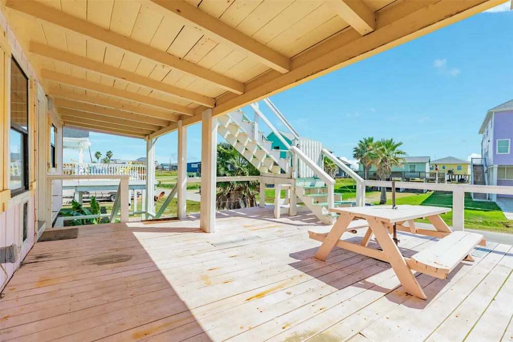 922 Seashell Drive Freeport, TX 77541