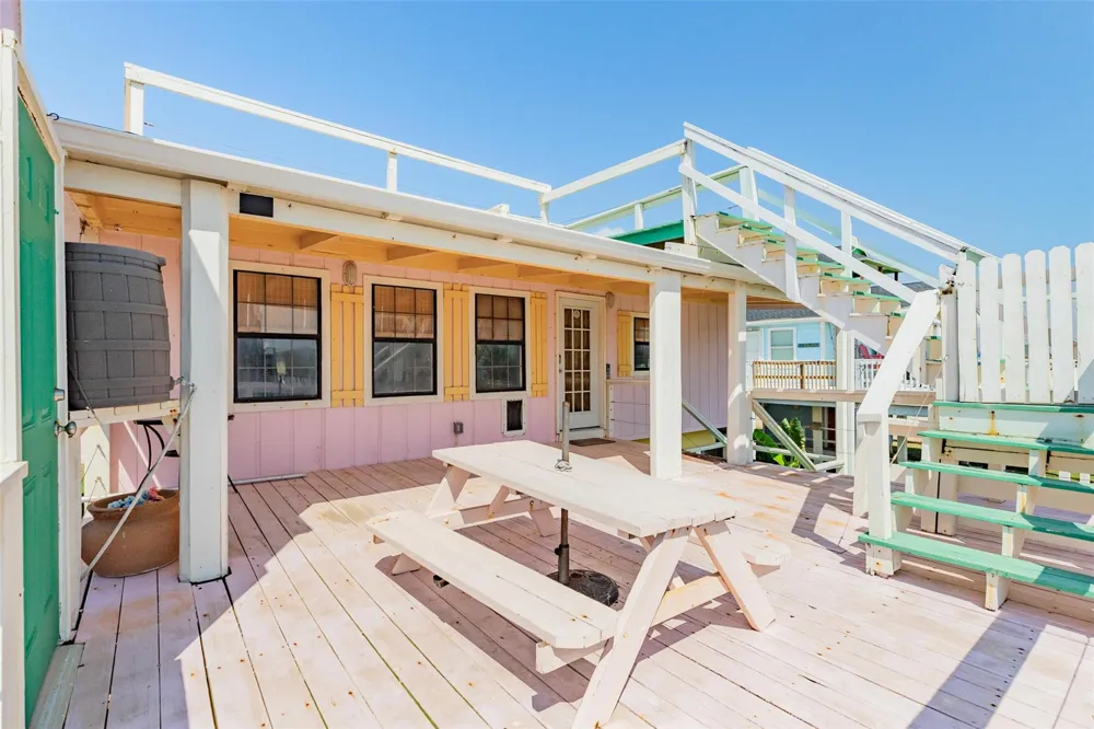 922 Seashell Drive Freeport, TX 77541