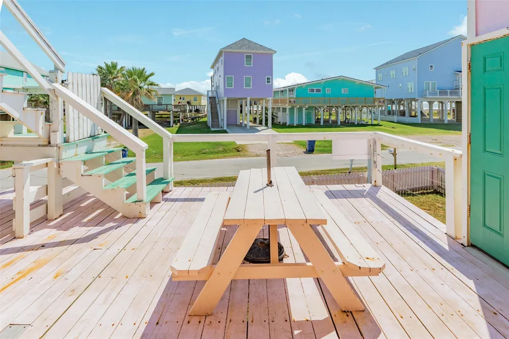 922 Seashell Drive Freeport, TX 77541