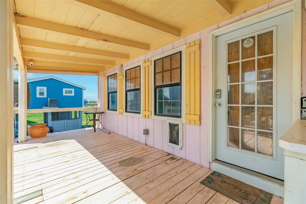 922 Seashell Drive Freeport, TX 77541