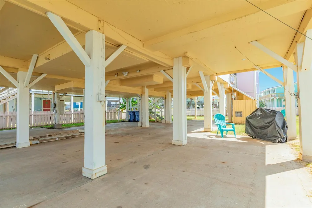 922 Seashell Drive Freeport, TX 77541