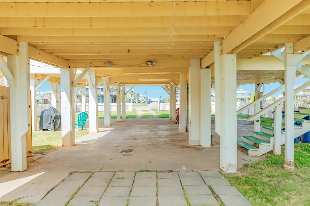922 Seashell Drive Freeport, TX 77541