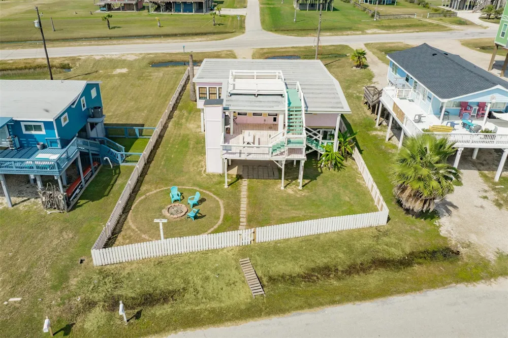 922 Seashell Drive Freeport, TX 77541