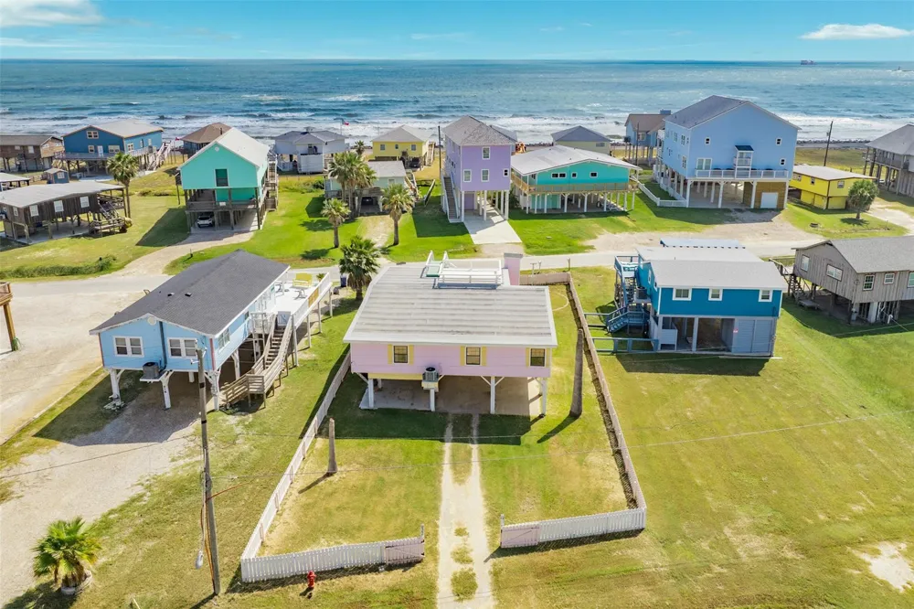 922 Seashell Drive Freeport, TX 77541