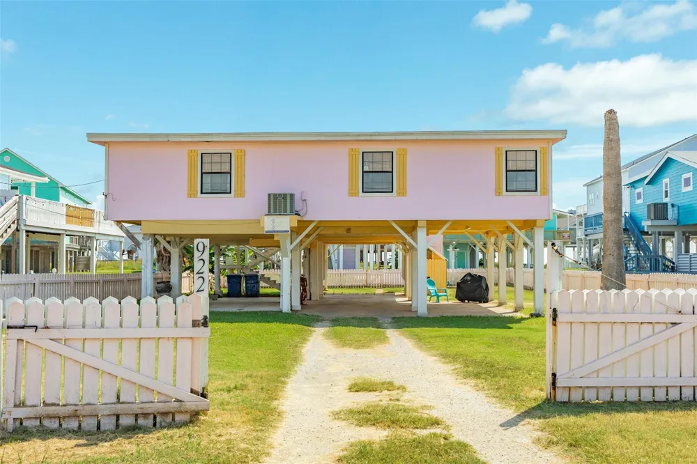 922 Seashell Drive Freeport, TX 77541