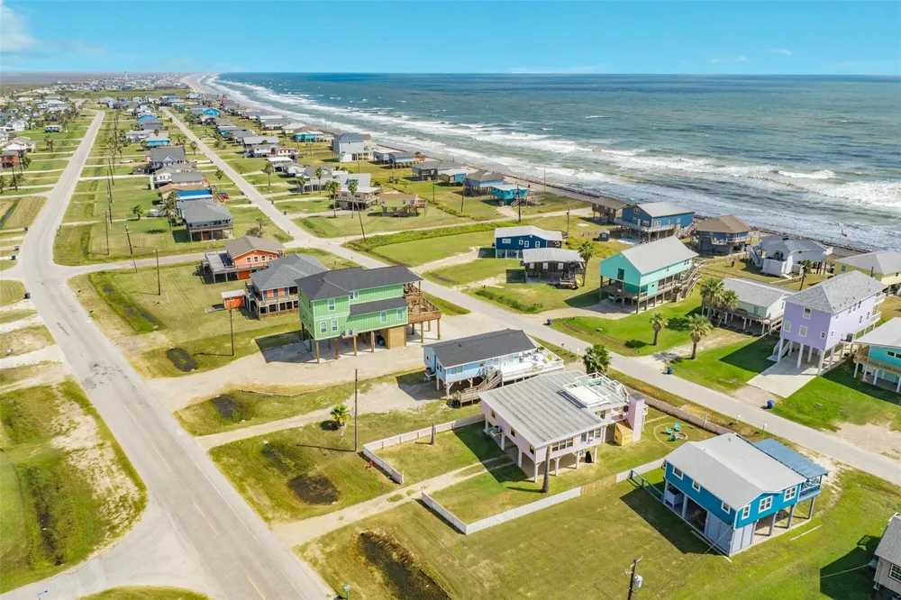 922 Seashell Drive Freeport, TX 77541
