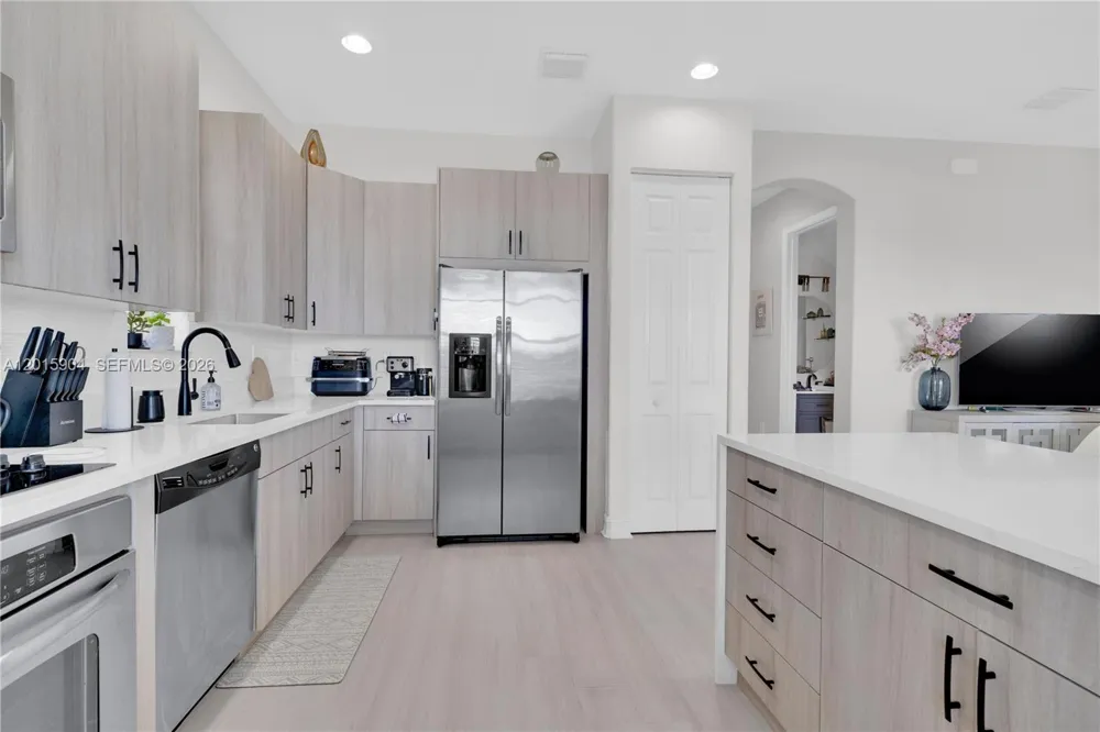 6893 Julia Gardens Dr Coconut Creek, FL 33073