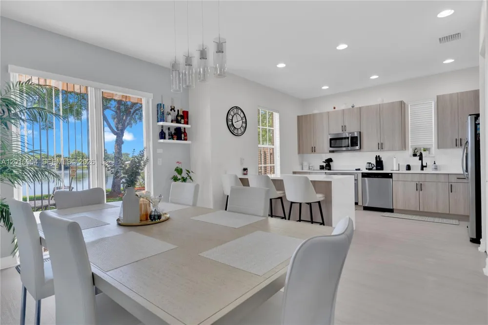 6893 Julia Gardens Dr Coconut Creek, FL 33073