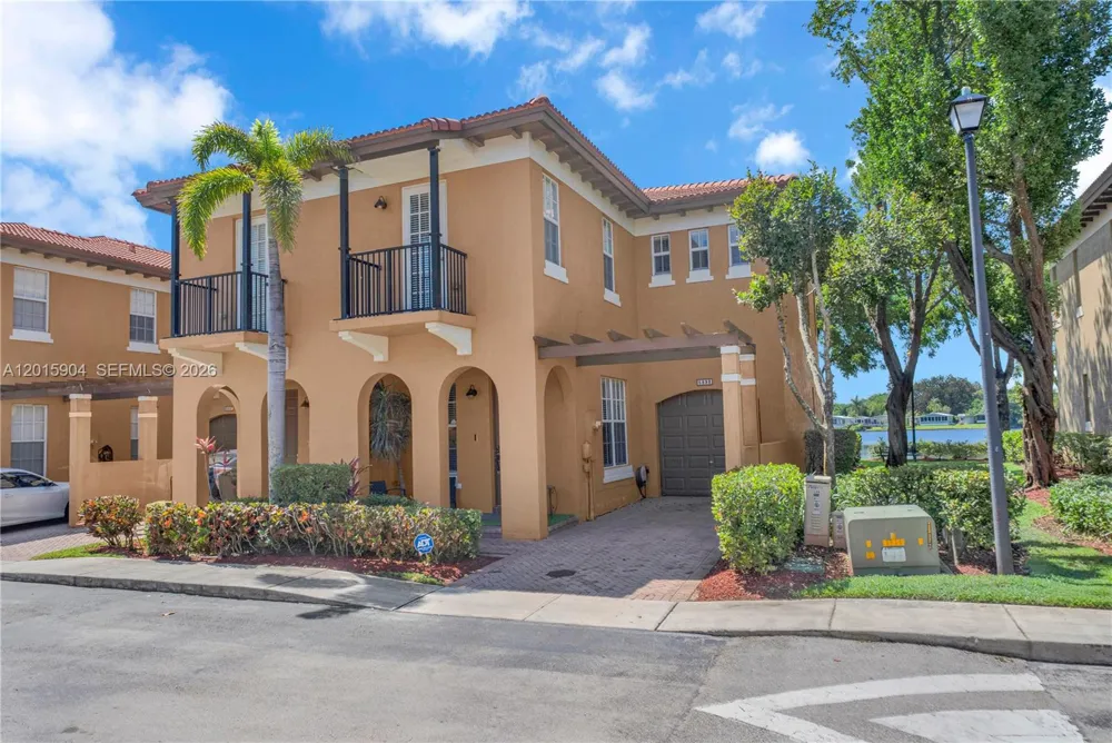 6893 Julia Gardens Dr Coconut Creek, FL 33073