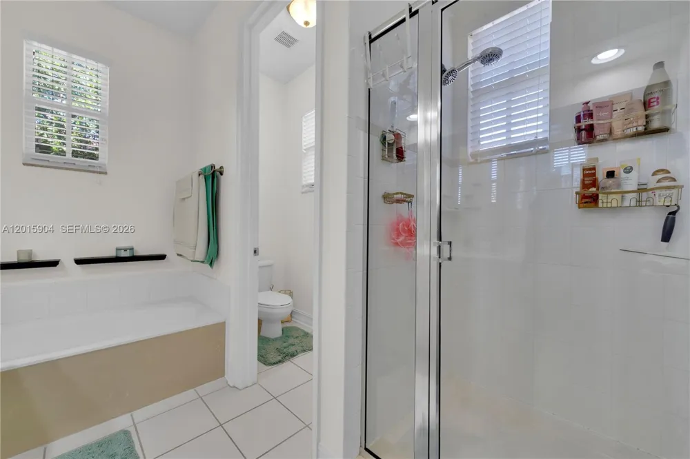 6893 Julia Gardens Dr Coconut Creek, FL 33073