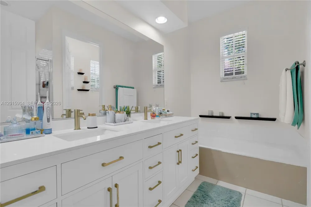 6893 Julia Gardens Dr Coconut Creek, FL 33073