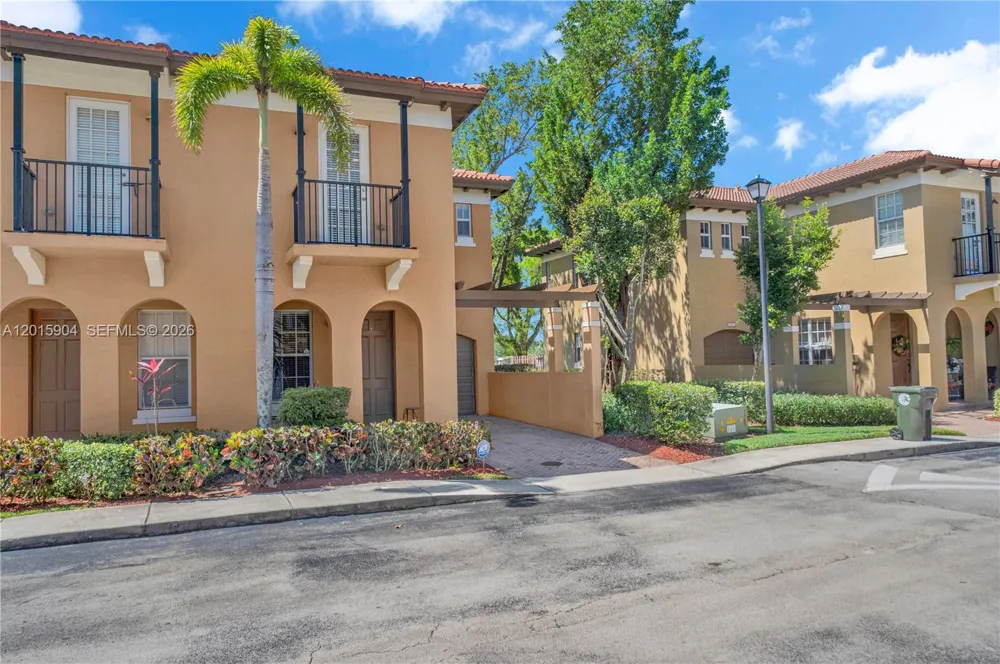 6893 Julia Gardens Dr Coconut Creek, FL 33073