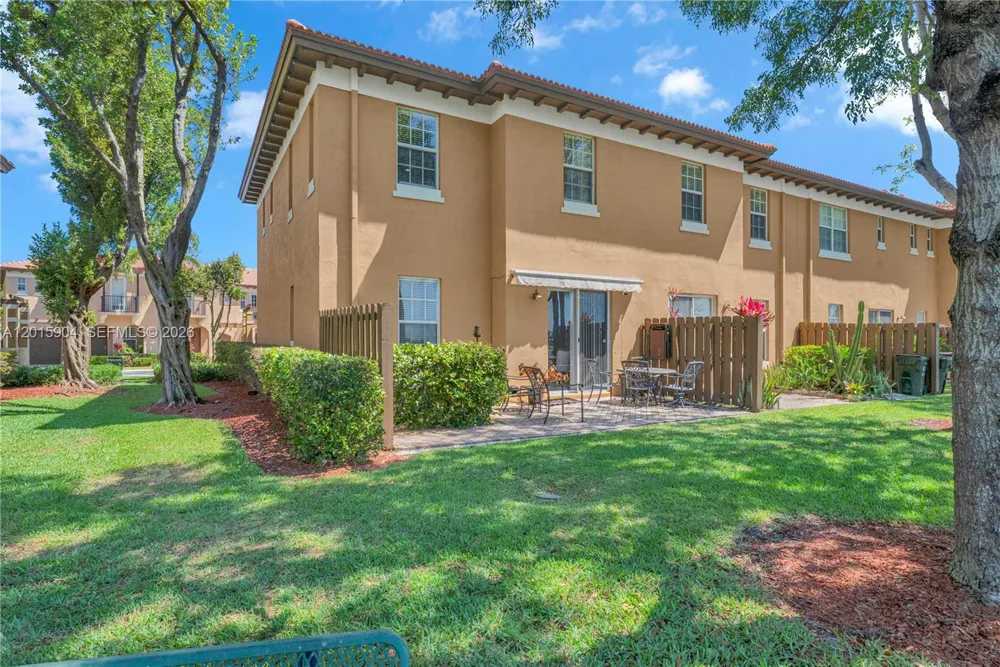 6893 Julia Gardens Dr Coconut Creek, FL 33073