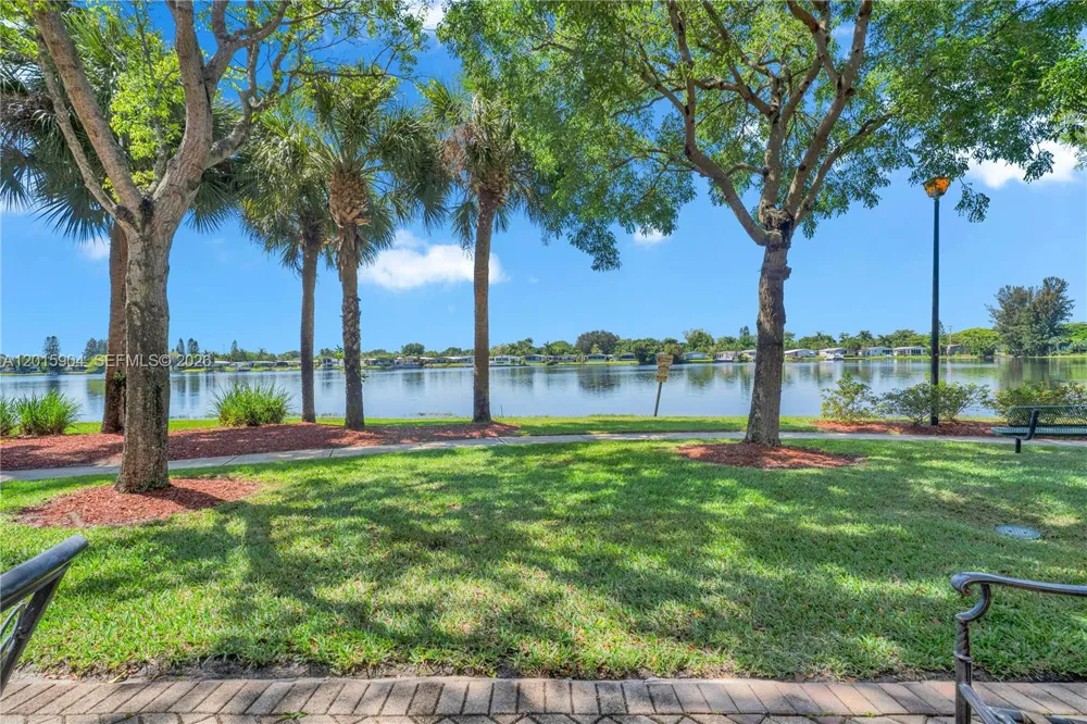 6893 Julia Gardens Dr Coconut Creek, FL 33073
