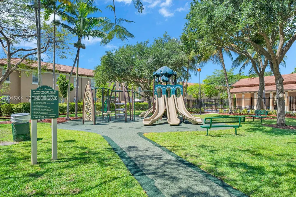 6893 Julia Gardens Dr Coconut Creek, FL 33073