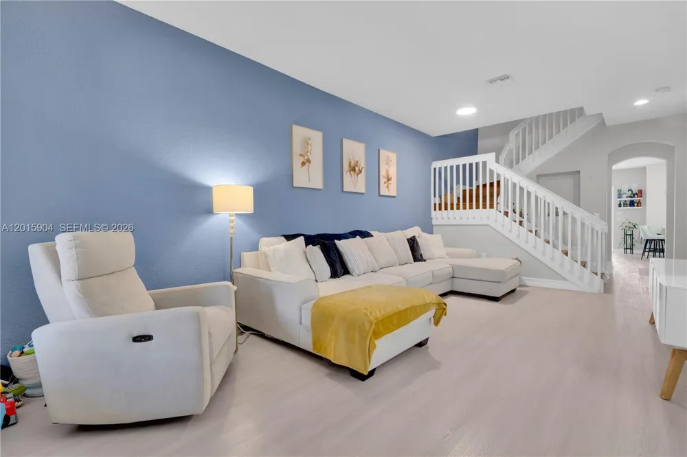 6893 Julia Gardens Dr Coconut Creek, FL 33073