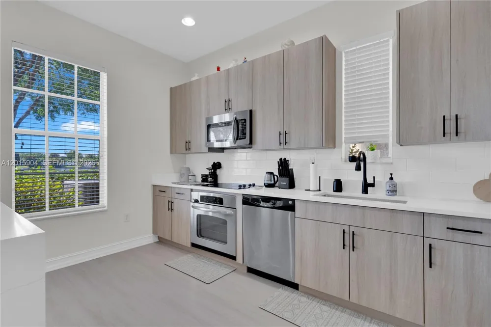 6893 Julia Gardens Dr Coconut Creek, FL 33073