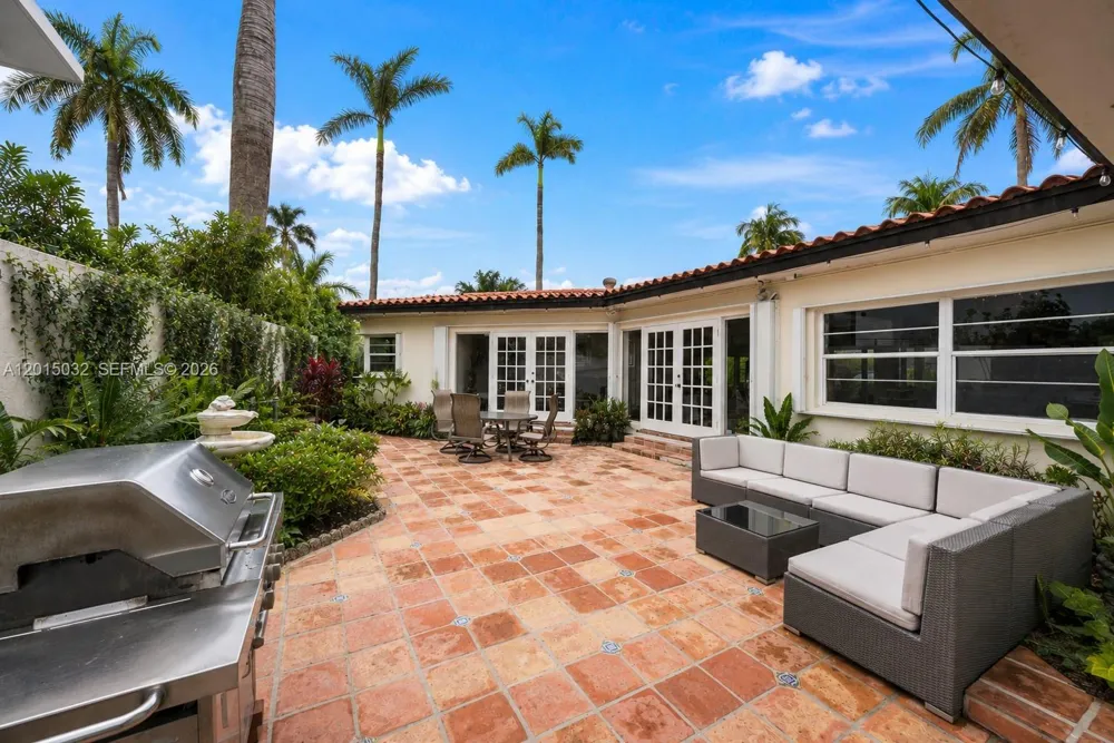 363 S Hibiscus Dr Miami Beach, FL 33139
