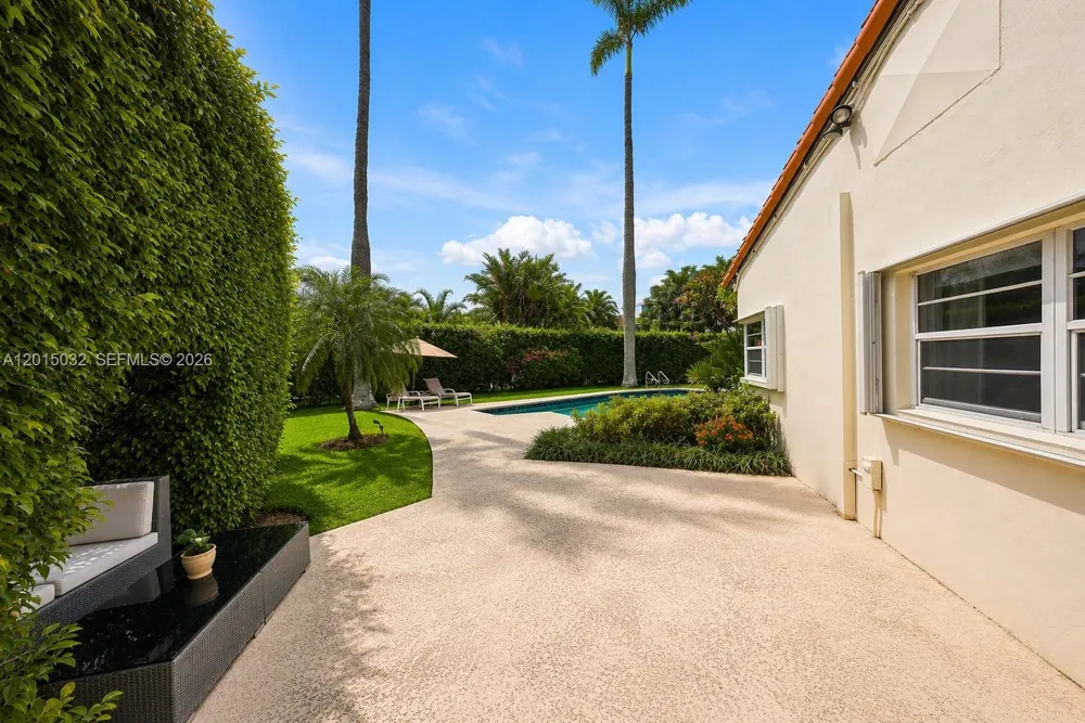 363 S Hibiscus Dr Miami Beach, FL 33139