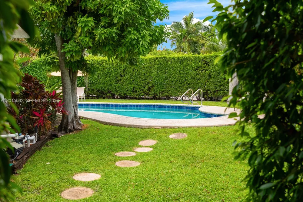 363 S Hibiscus Dr Miami Beach, FL 33139