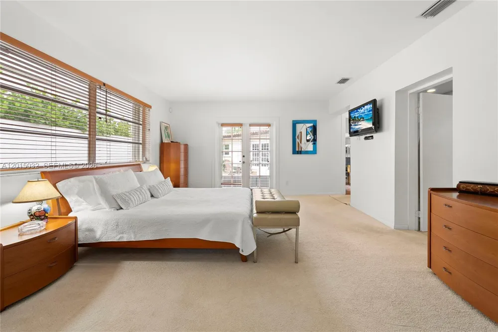 363 S Hibiscus Dr Miami Beach, FL 33139