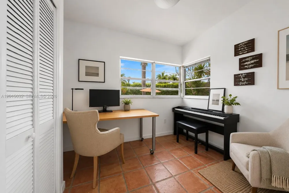 363 S Hibiscus Dr Miami Beach, FL 33139