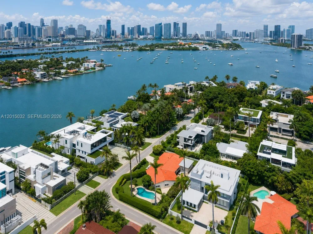 363 S Hibiscus Dr Miami Beach, FL 33139