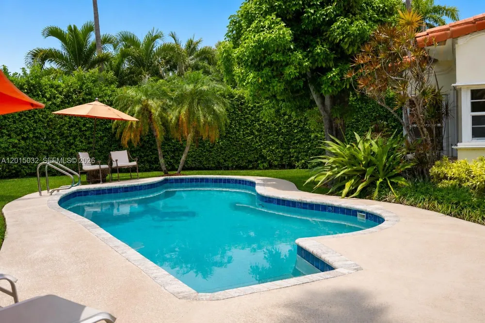 363 S Hibiscus Dr Miami Beach, FL 33139