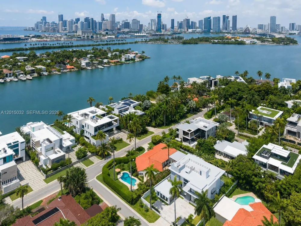 363 S Hibiscus Dr Miami Beach, FL 33139