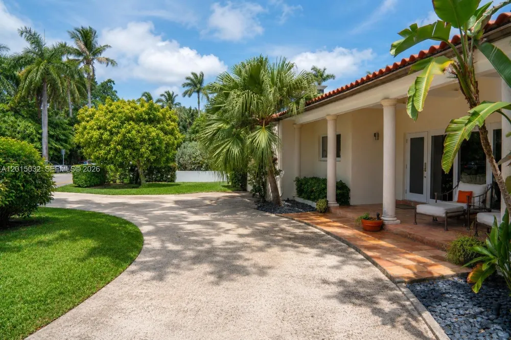 363 S Hibiscus Dr Miami Beach, FL 33139