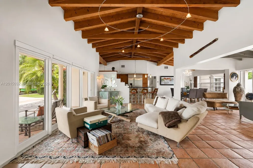 363 S Hibiscus Dr Miami Beach, FL 33139