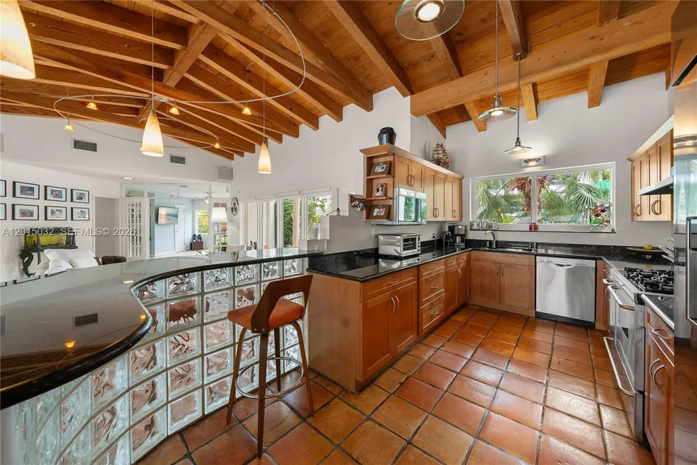 363 S Hibiscus Dr Miami Beach, FL 33139