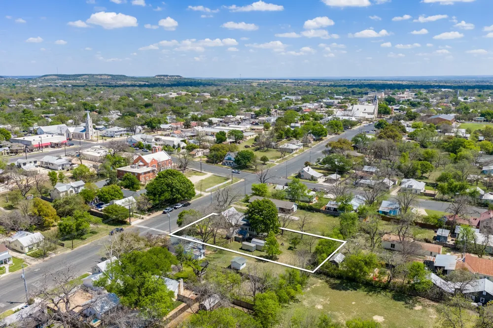 505 W San Antonio Street Fredericksburg, TX 78624