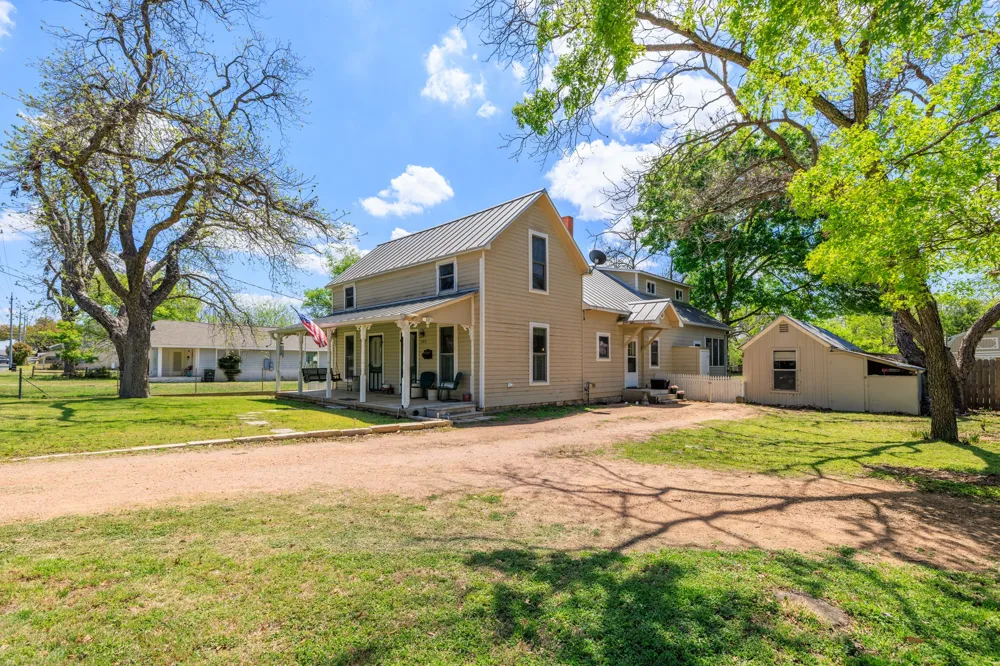 505 W San Antonio Street Fredericksburg, TX 78624