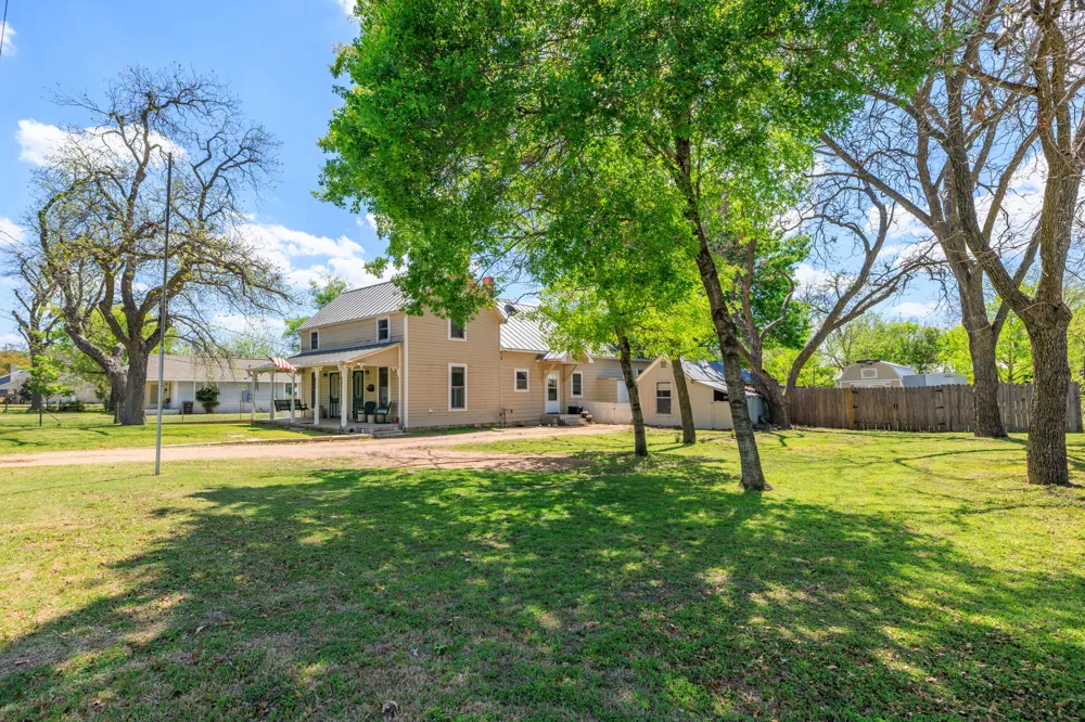 505 W San Antonio Street Fredericksburg, TX 78624
