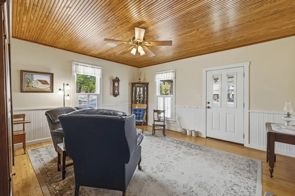 505 W San Antonio Street Fredericksburg, TX 78624