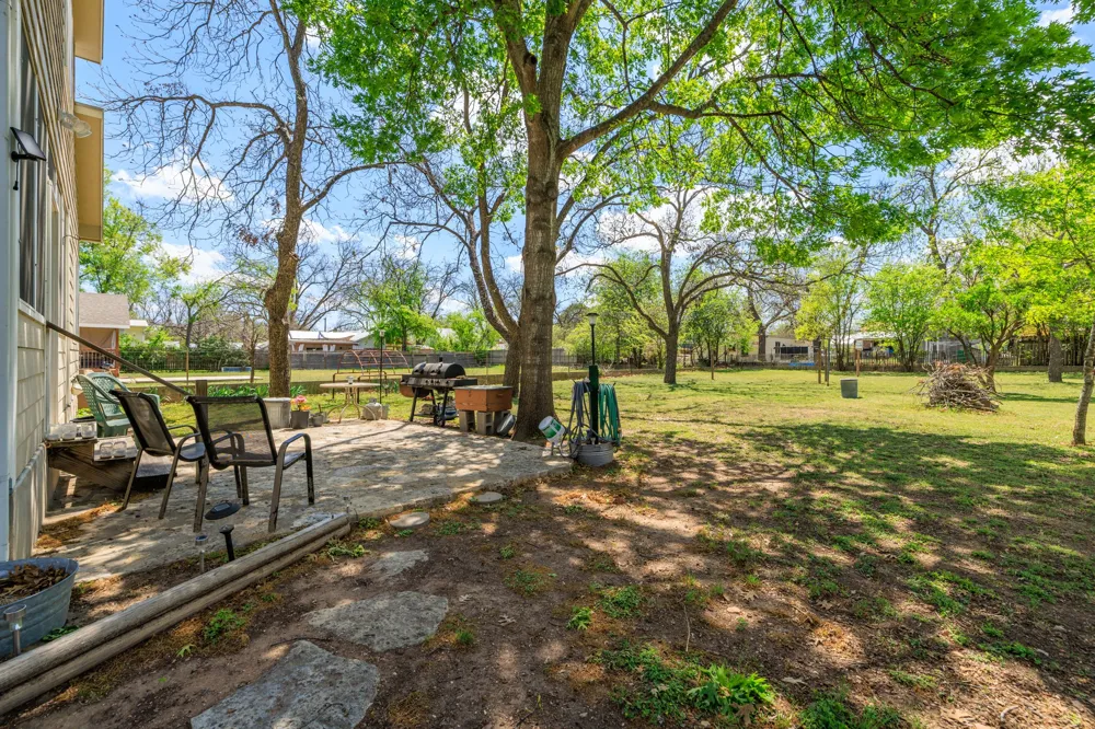 505 W San Antonio Street Fredericksburg, TX 78624
