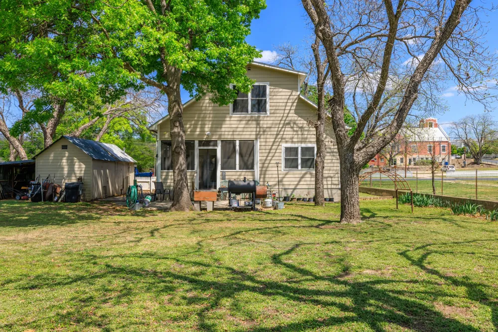505 W San Antonio Street Fredericksburg, TX 78624