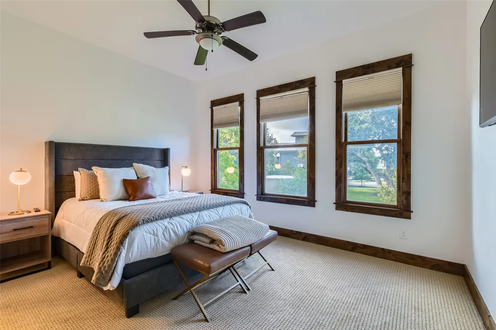 2217 Seabiscuit Cove #103 Spicewood, TX 78669