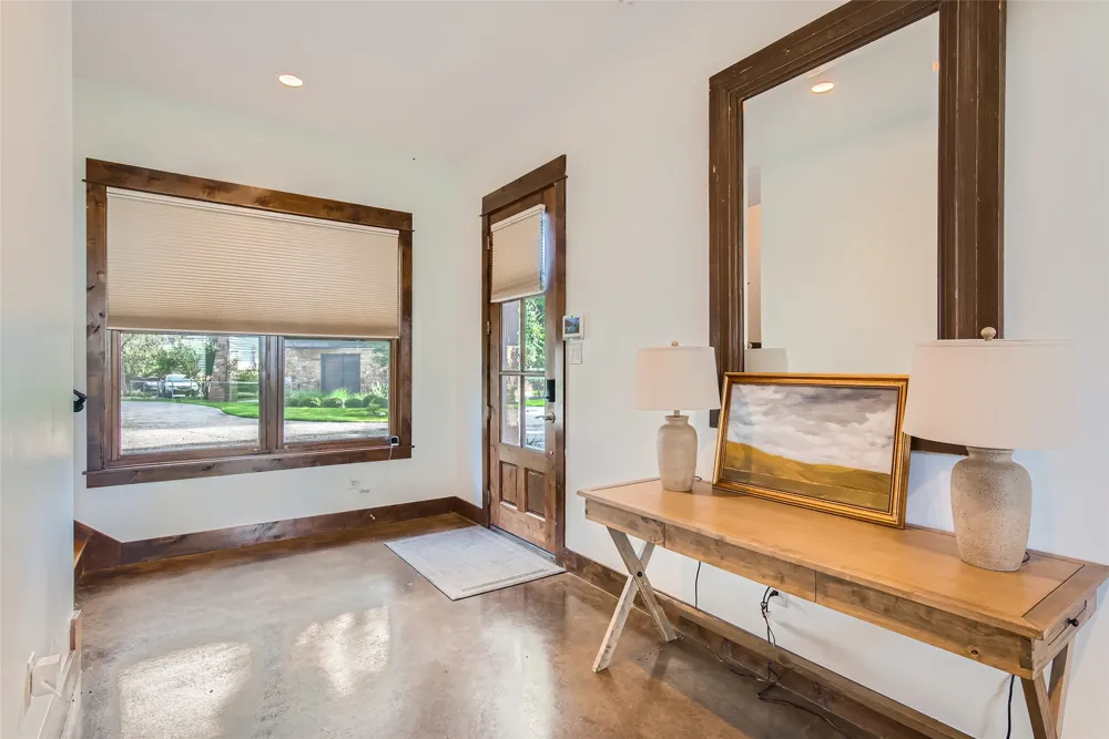 2217 Seabiscuit Cove #103 Spicewood, TX 78669