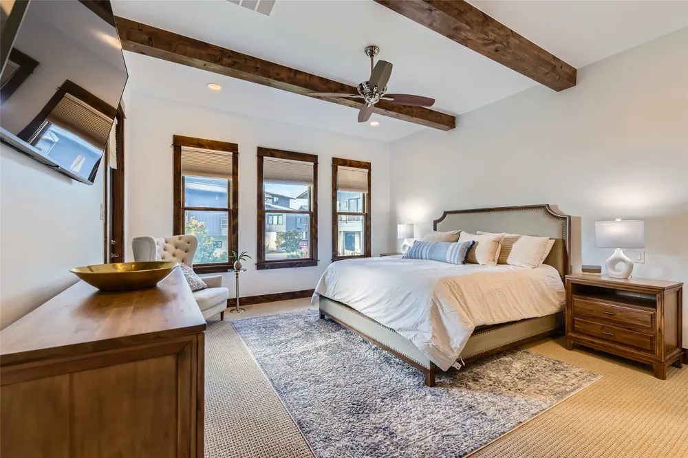 2217 Seabiscuit Cove #103 Spicewood, TX 78669