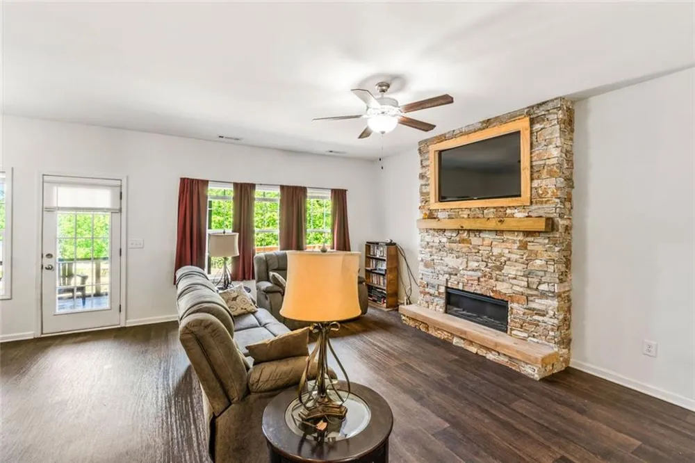 372 Highland Pointe Drive Alto, GA 30510