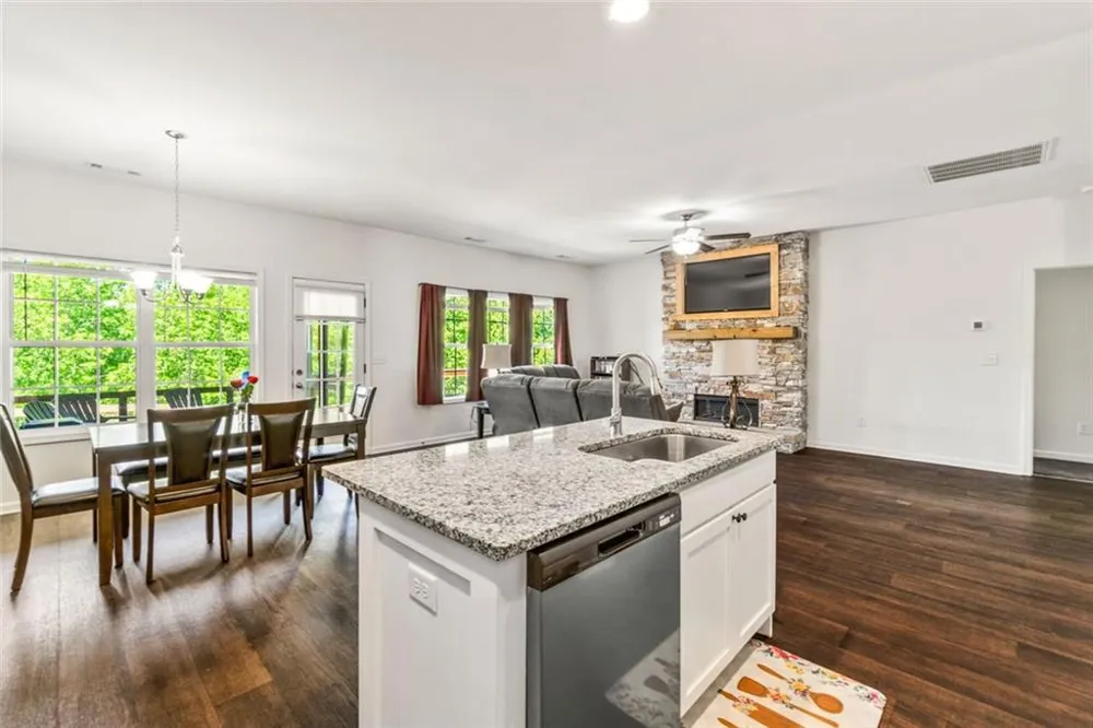 372 Highland Pointe Drive Alto, GA 30510