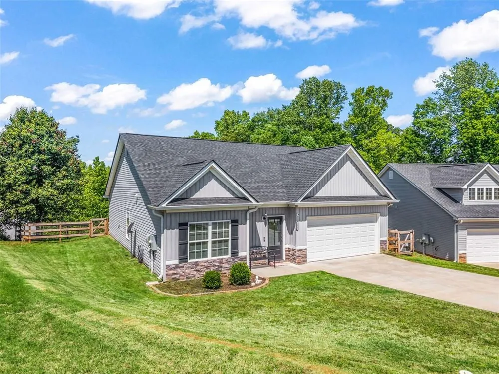 372 Highland Pointe Drive Alto, GA 30510