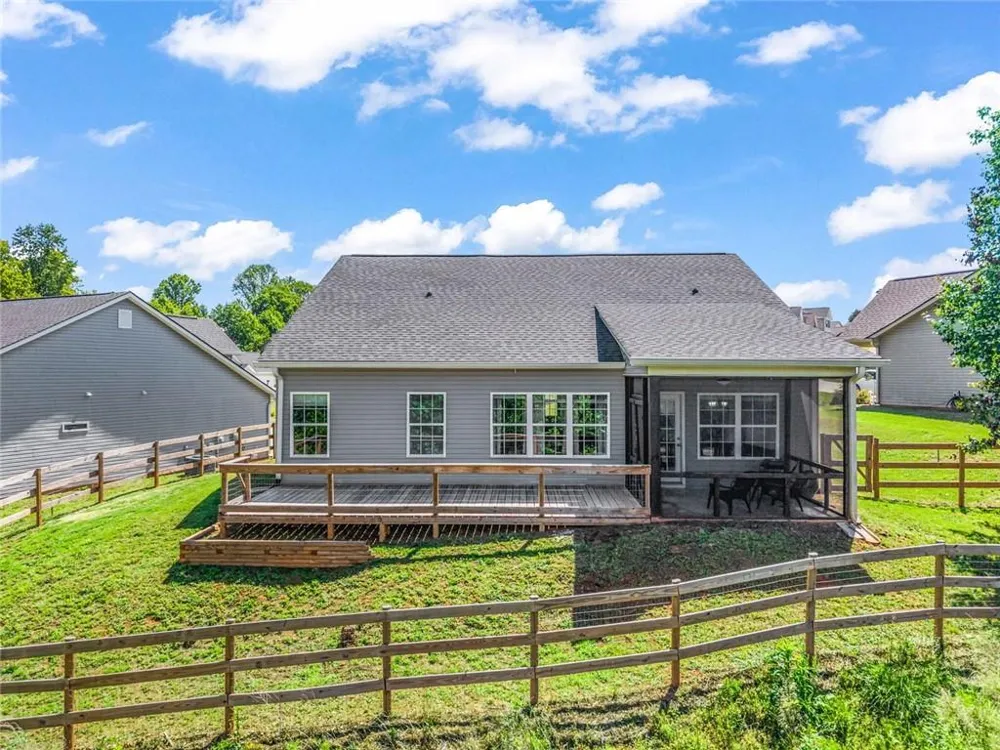 372 Highland Pointe Drive Alto, GA 30510