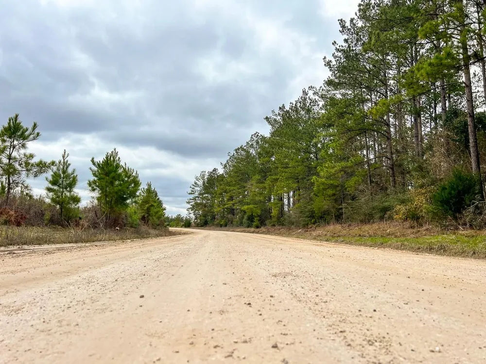 5 Hardin Hideout Road Moscow, TX 77352