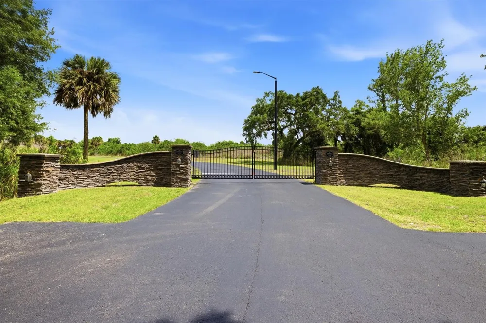 2504 CALOOSA SHORES DRIVE Labelle, FL 33935