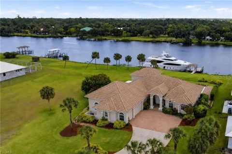 2504 CALOOSA SHORES DRIVE