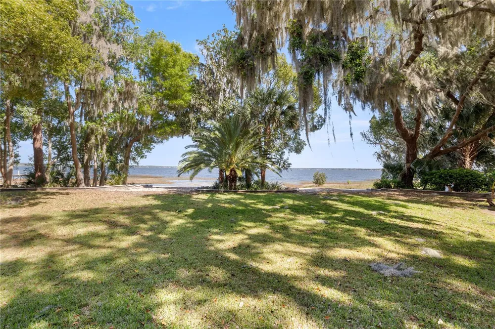 12621 SE SUNSET HARBOR ROAD Weirsdale, FL 32195